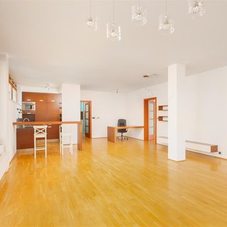 Pronájem bytu 3+1 128 m² Praha, Kodaňská