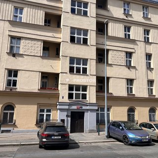 Prodej bytu 2+kk 38 m² Praha, Družstevní