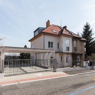 Pronájem rodinného domu 190 m² Praha, Oválová