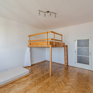 Pronájem bytu 1+kk a garzoniéry 32 m² Praha, Šlikova