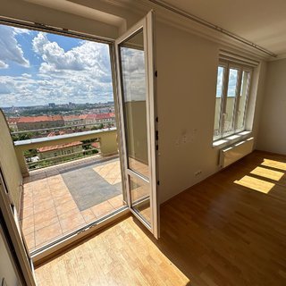 Pronájem bytu 2+1 74 m² Praha, Hradešínská