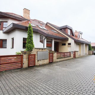 Pronájem rodinného domu 384 m² Praha, Na cípu