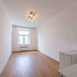 Pronájem bytu 1+kk a garsoniéry 22 m² Praha, Hradešínská