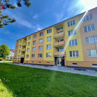 Prodej bytu 3+1 65 m² Hostomice, Školní náměstí