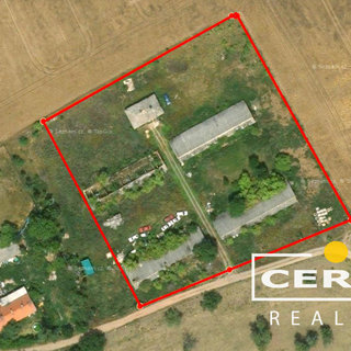 Prodej komerčního pozemku 8 000 m² Žatec, Perč