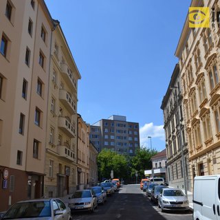 Pronájem bytu 1+kk a garzoniéry 36 m² Praha, Mojmírova