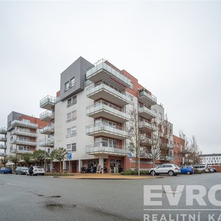 Prodej bytu 2+kk 66 m² Hradec Králové, Rybova