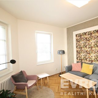 Pronájem bytu 5+1 a více 29 m² Praha, Pod hájem
