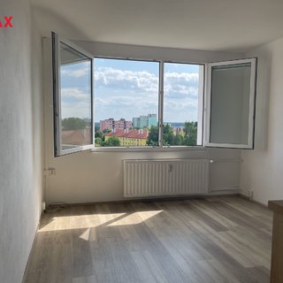 Prodej bytu 1+kk a garzoniéry 20 m² Mariánské Lázně, Hroznatova