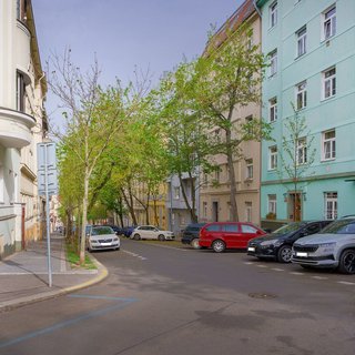 Pronájem bytu 1+kk a garzoniéry 30 m² Praha, Na Březince