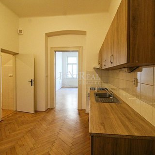 Pronájem bytu 3+1 74 m² Praha, Bělehradská