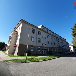 Prodej bytu 1+kk a garzoniéry 25 m² Milovice, Slepá