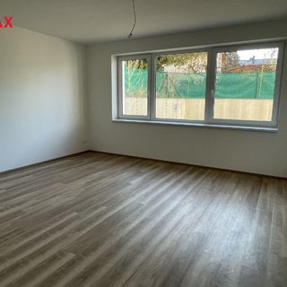 Prodej bytu 1+kk a garzoniéry 40 m² Říčany
