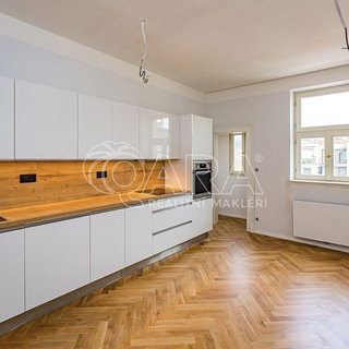 Pronájem bytu 3+1 117 m² Praha, Opatovická