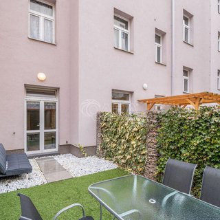 Pronájem bytu 1+kk a garsoniéry 45 m² Praha, Pod Labuťkou