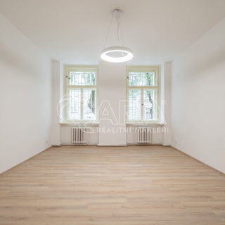 Pronájem bytu 3+1 93 m² Praha, Americká