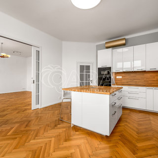 Pronájem bytu 4+1 140 m² Praha, Kostelní