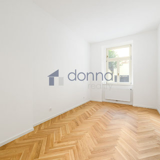 Prodej bytu 2+kk 43 m² Praha, Na výšinách