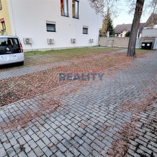 Pronájem parkovacího místa 108 m² České Budějovice, Lidická tř.