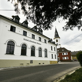 Prodej hotelu a penzionu 1 200 m² Osečná, Svatovítské náměstí