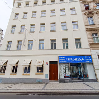 Pronájem bytu 3+1 80 m² Praha, Na Moráni