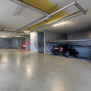 Prodej parkovacího místa 12 m² Praha, Budilova