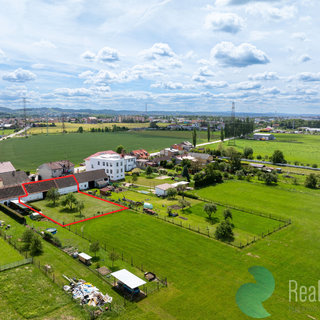Prodej stavební parcely 1 365 m² Hrdějovice, Školní