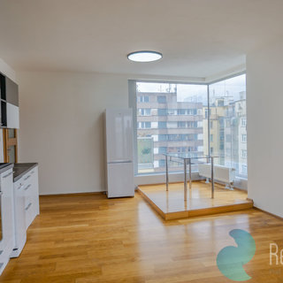 Pronájem bytu 1+kk a garzoniéry 52 m² Praha, Komunardů
