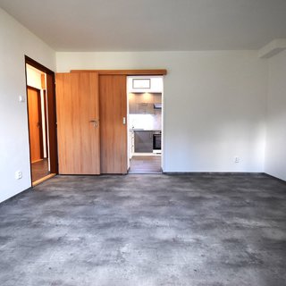 Pronájem bytu 3+1 56 m² Plzeň, Zábělská