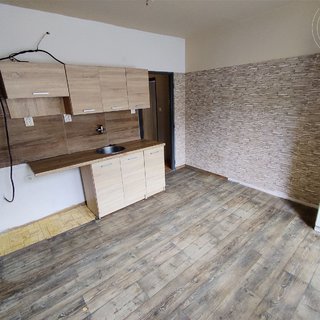 Pronájem bytu 3+1 92 m² Jindřichův Hradec, 