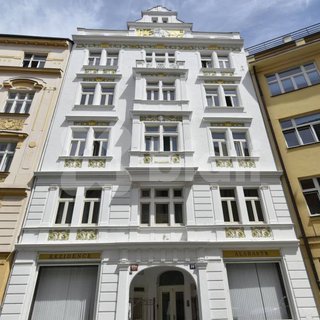 Prodej bytu 1+kk a garsoniéry 27 m² Praha, Školská