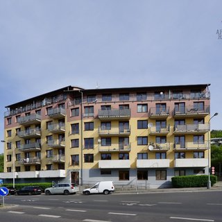 Pronájem bytu 1+kk a garsoniéry 35 m² Praha, Dvorecká