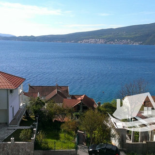 Prodej bytu 1+kk a garzoniéry 37 m² v Černé Hoře