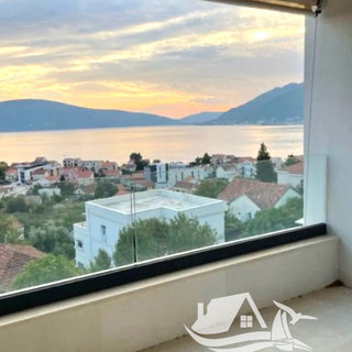 Prodej bytu 2+kk 47 m² v Černé Hoře
