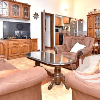 Prodej bytu 5+kk 110 m² v Černé Hoře