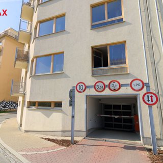 Pronájem parkovacího místa 18 m² Praha, Pod stupni