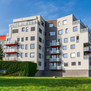 Prodej bytu 1+kk a garzoniéry 40 m² Praha, Choceradská