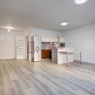 Pronájem bytu 1+kk a garsoniéry 58 m² Jindřichův Hradec, nám. Míru