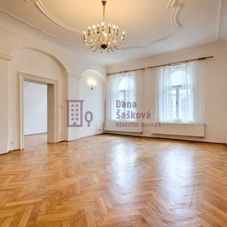 Pronájem bytu 3+1 110 m² Jindřichův Hradec, nám. Míru