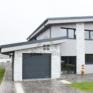 Prodej rodinného domu 185 m², Polní