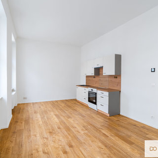 Pronájem bytu 1+kk a garsoniéry 31 m² Praha, Svornosti