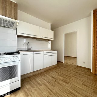 Pronájem bytu 3+1 68 m² Hradec Králové, Jungmannova