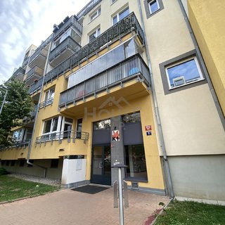 Prodej bytu 1+kk a garsoniéry 42 m² Praha, Zakšínská