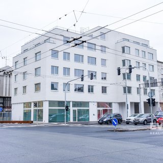 Pronájem bytu 4+1 67 m² Hradec Králové, Gočárova třída