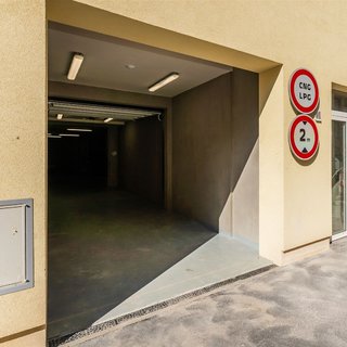 Pronájem parkovacího místa 17 m² Praha, Plzeňská