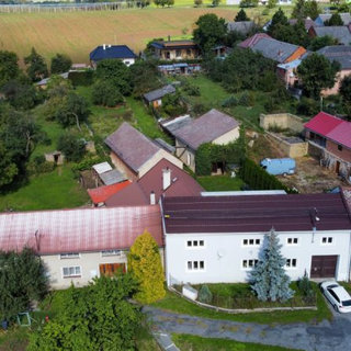 Prodej rodinného domu 500 m² Velký Týnec, Náves