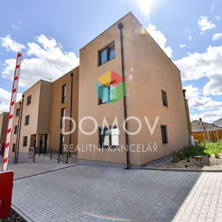 Prodej bytu 1+kk a garzoniéry 33 m² Beroun, Vinařská