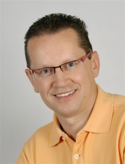  Zoltán Modróczki